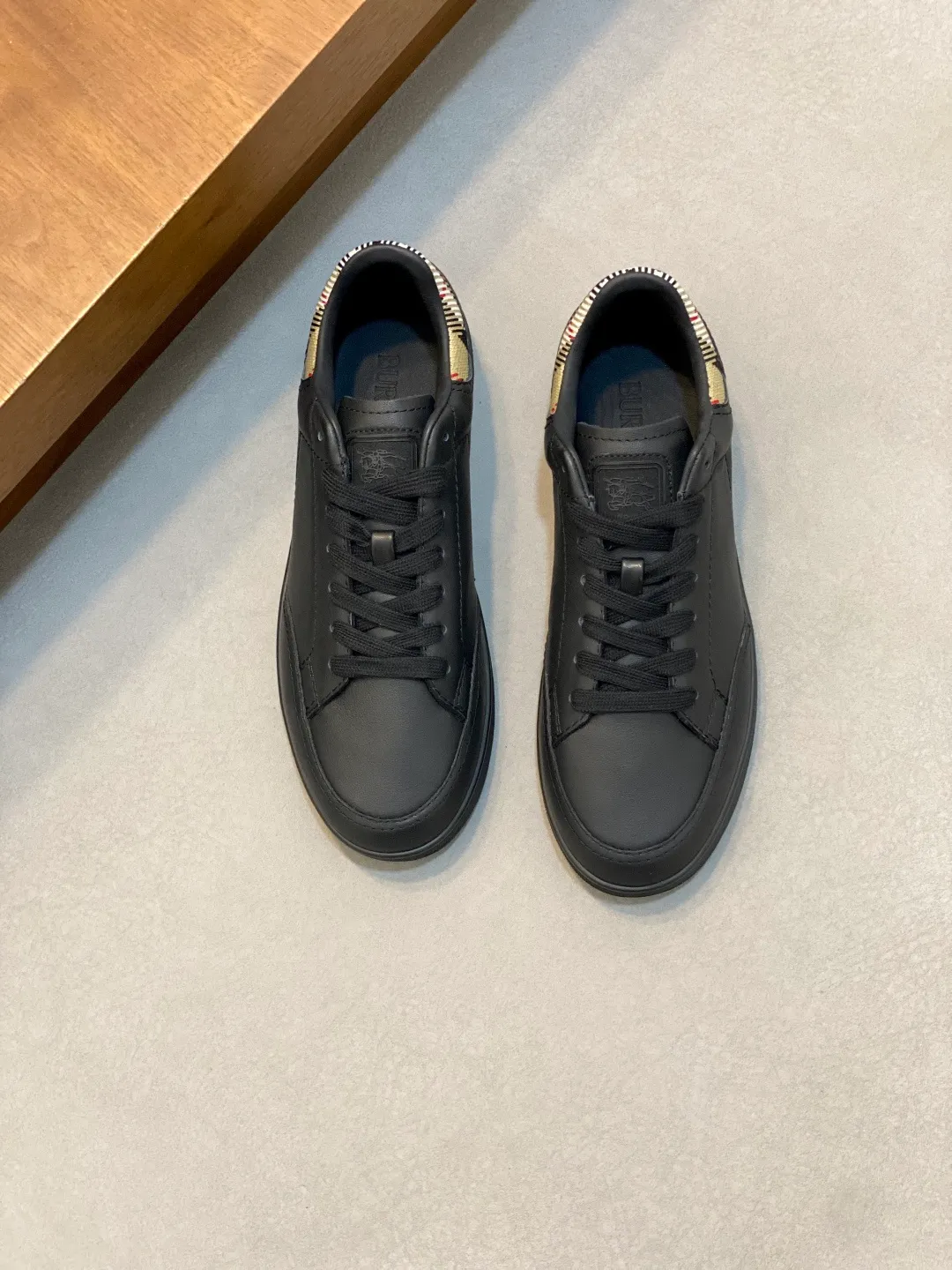 Men's Men's Shoes💰400【New Style】🐑🐑𝐁𝐔𝐑𝐁𝐄𝐑𝐑𝐘# Burberry's new war horse plaid casual sneakers, new terrace casual sneakers·Burberry's classic elements, super comfortable shoes··Knight blue anti-slip soles Finally I saw the latest diagonal plaid sneakers, the color is really nice and can be worn with any kind of sneakers. The sneakers are made of cotton blended fabric. Crafted in an Italian workshop, it features a worsted Burberry check pattern. Featuring a mesh lining and checkered laces, the rubber sole features the archive Burberry monogram. From Burberry's iconic collection, these wardrobe staples are interpreted with the brand's signature style. The round toe and tongue are embellished with the Equestrian Knight logo (EKD) label, leather insole, and the sole is embellished with the Burberry letter logo size: 38-44 (customized for 45 and 46)